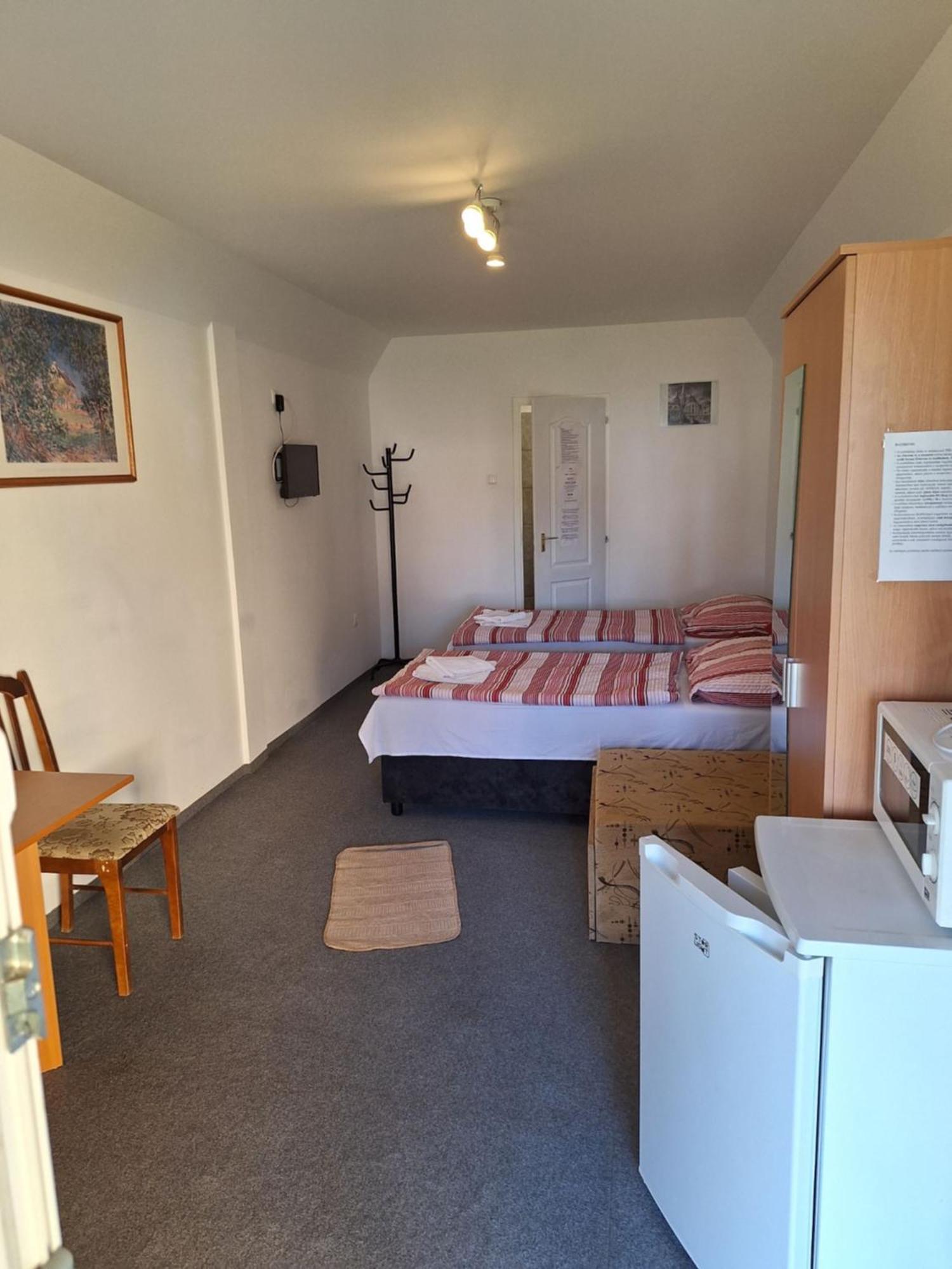 Bed and Breakfast Fenyo Panzio Мезёкёвешд Экстерьер фото