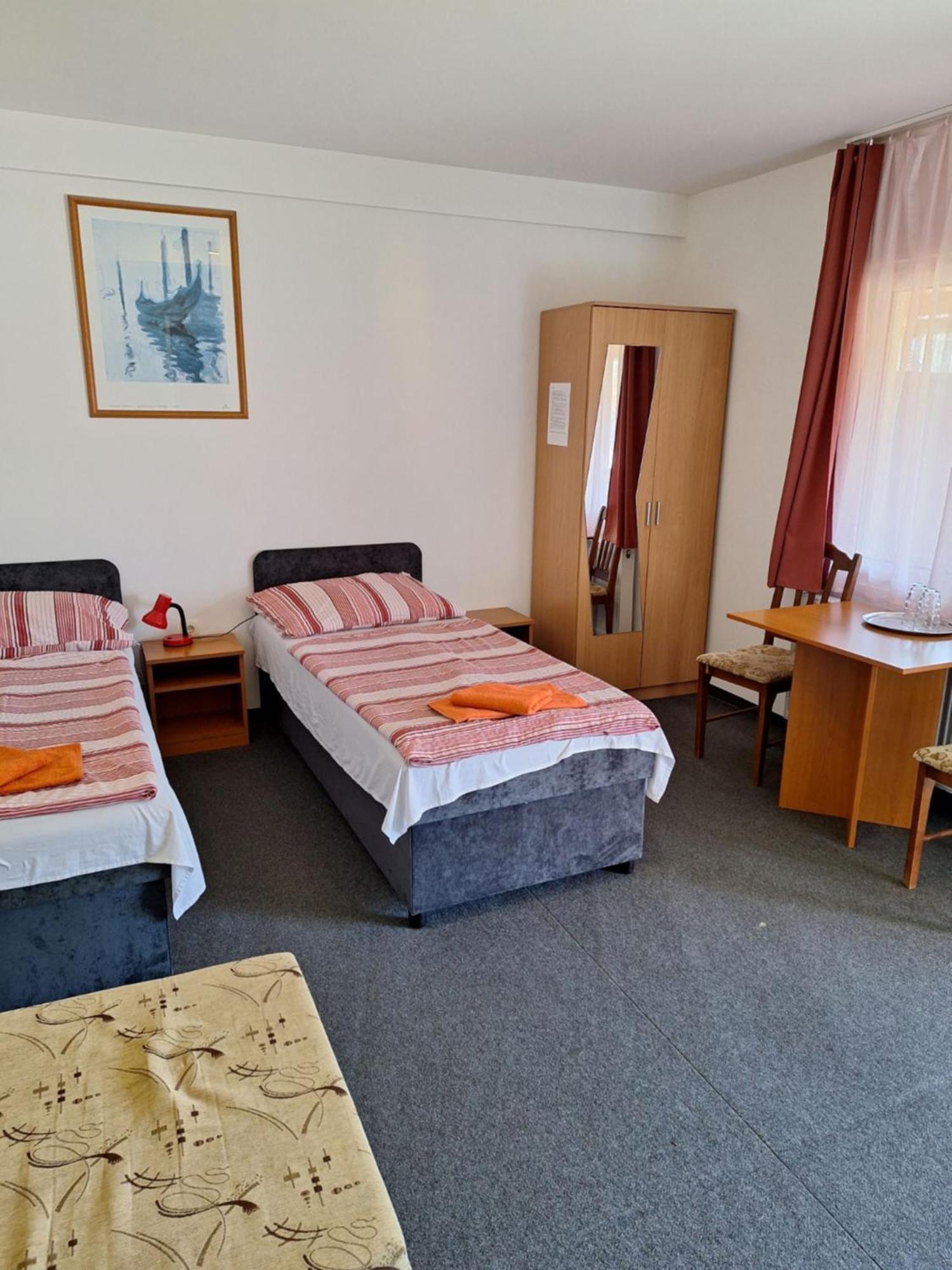 Bed and Breakfast Fenyo Panzio Мезёкёвешд Экстерьер фото