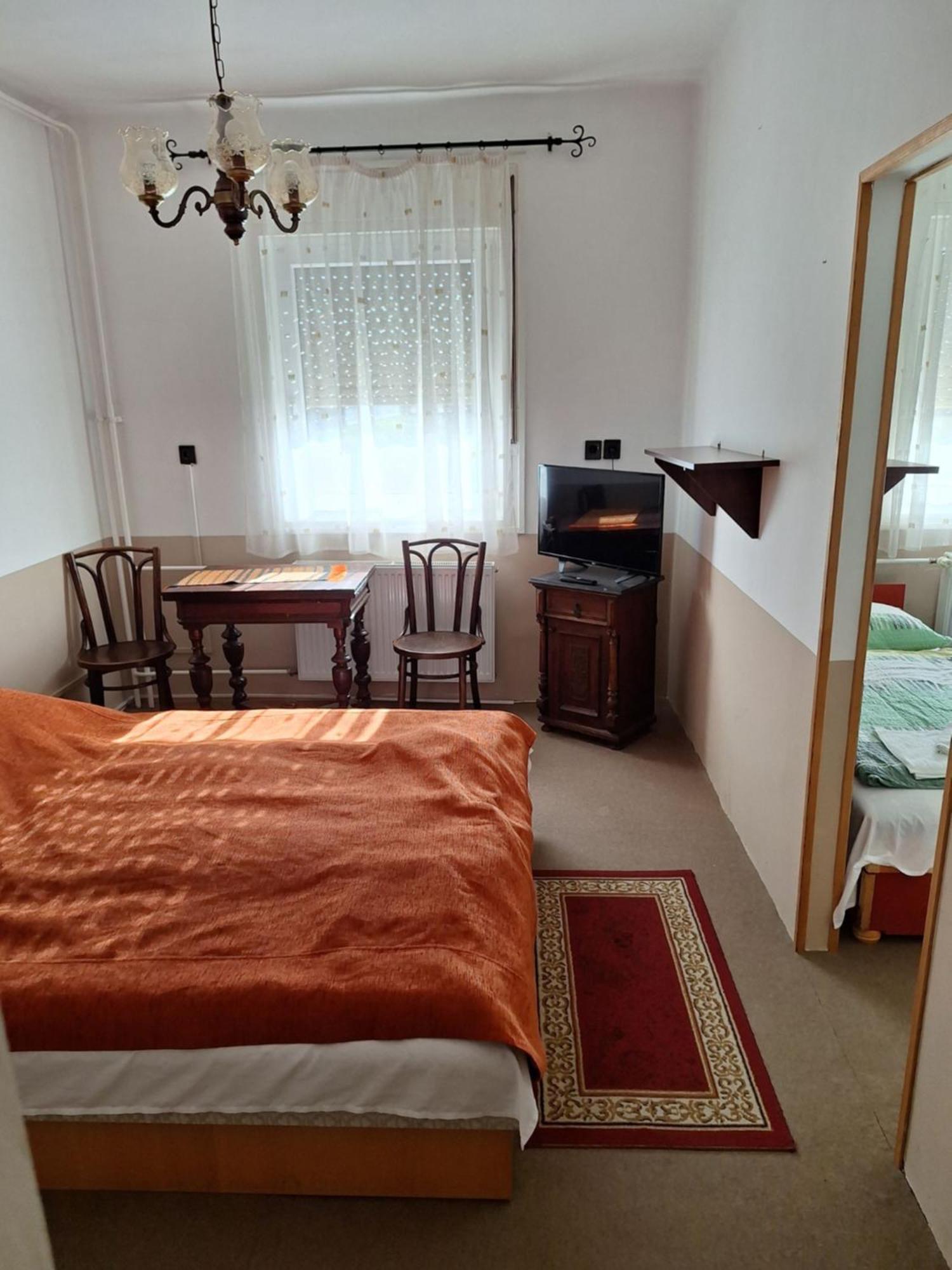 Bed and Breakfast Fenyo Panzio Мезёкёвешд Экстерьер фото