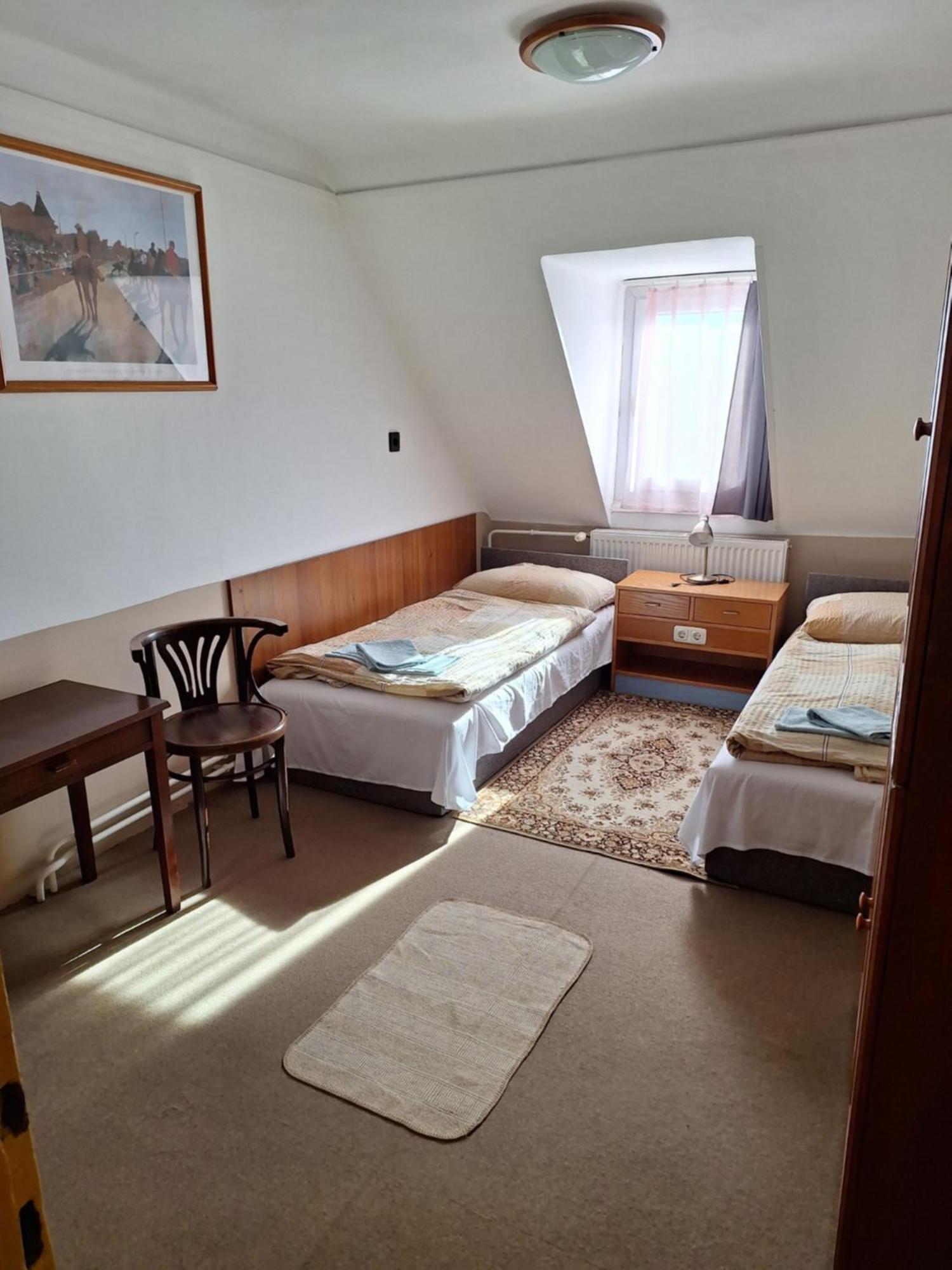 Bed and Breakfast Fenyo Panzio Мезёкёвешд Экстерьер фото