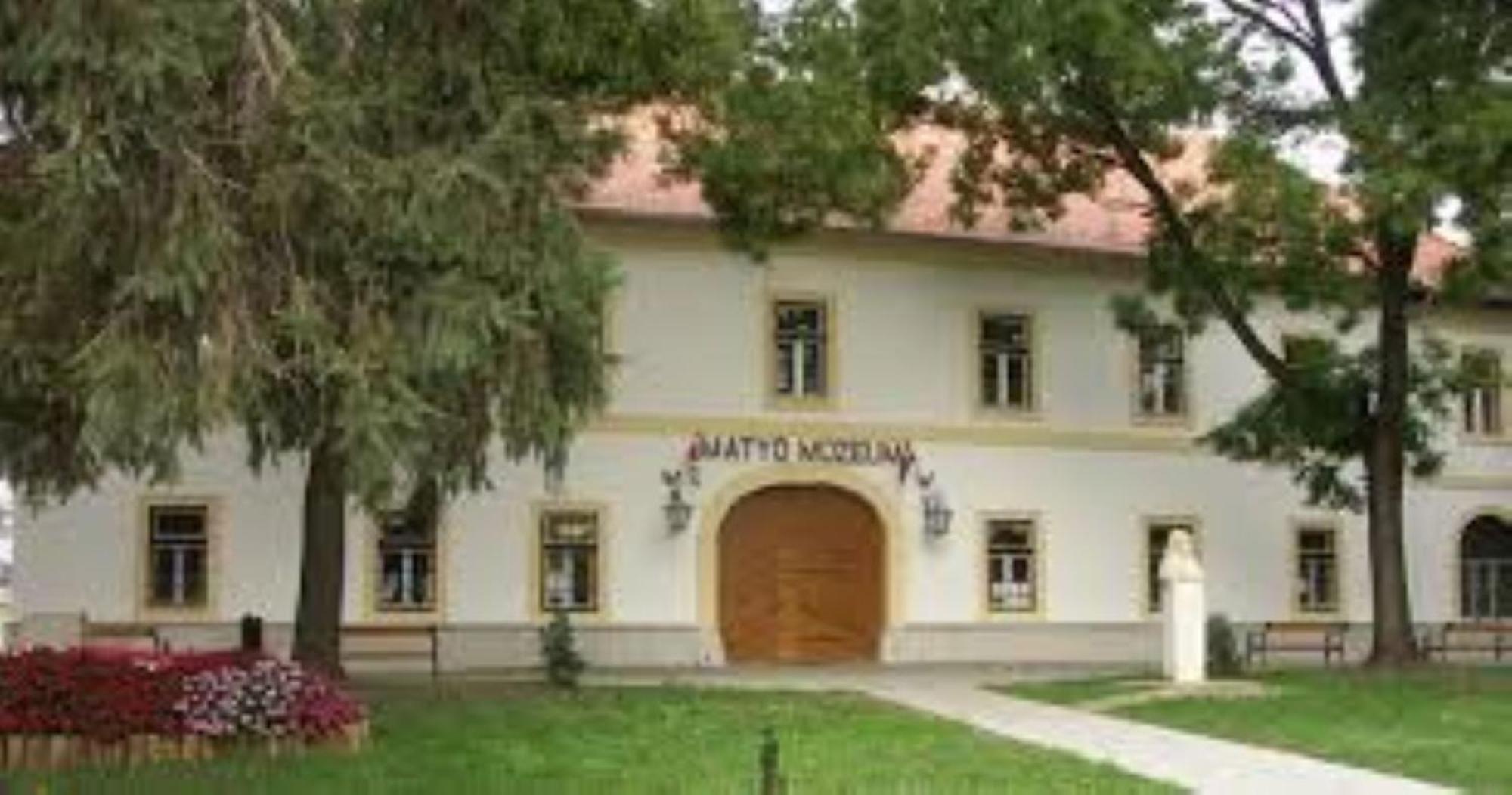 Bed and Breakfast Fenyo Panzio Мезёкёвешд Экстерьер фото