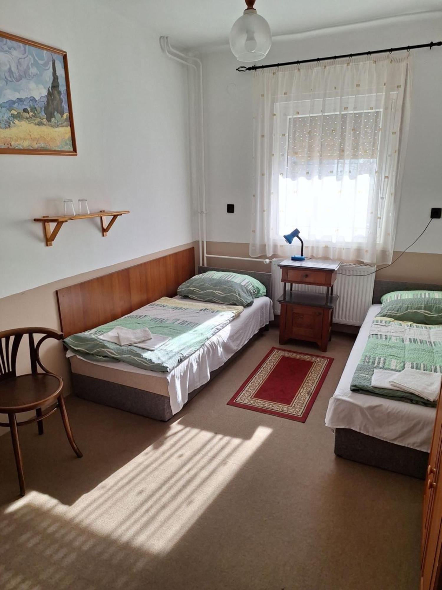 Bed and Breakfast Fenyo Panzio Мезёкёвешд Экстерьер фото
