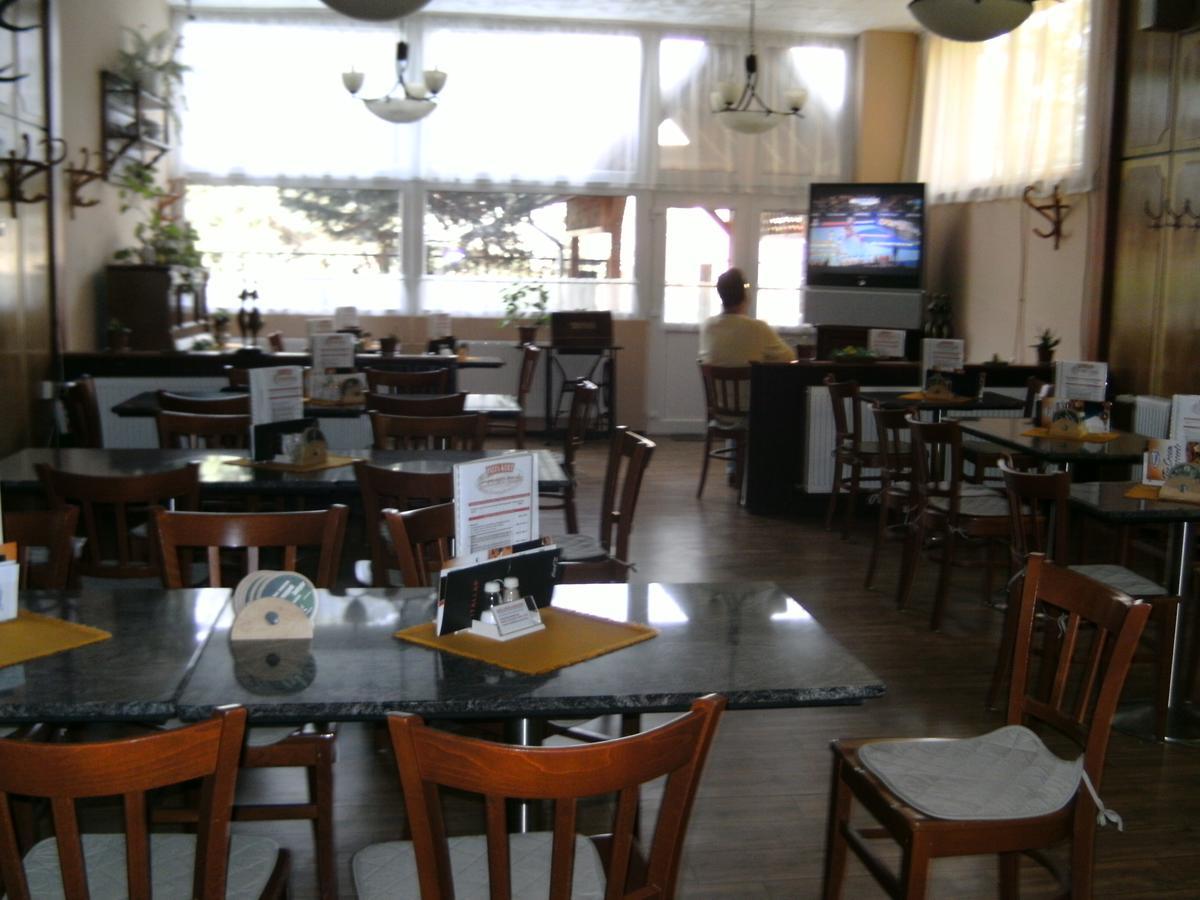 Bed and Breakfast Fenyo Panzio Мезёкёвешд Экстерьер фото